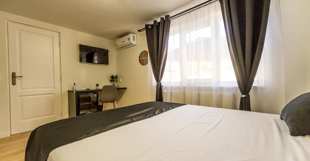 Hotel Casa Emilia à Hunedoara Extérieur photo