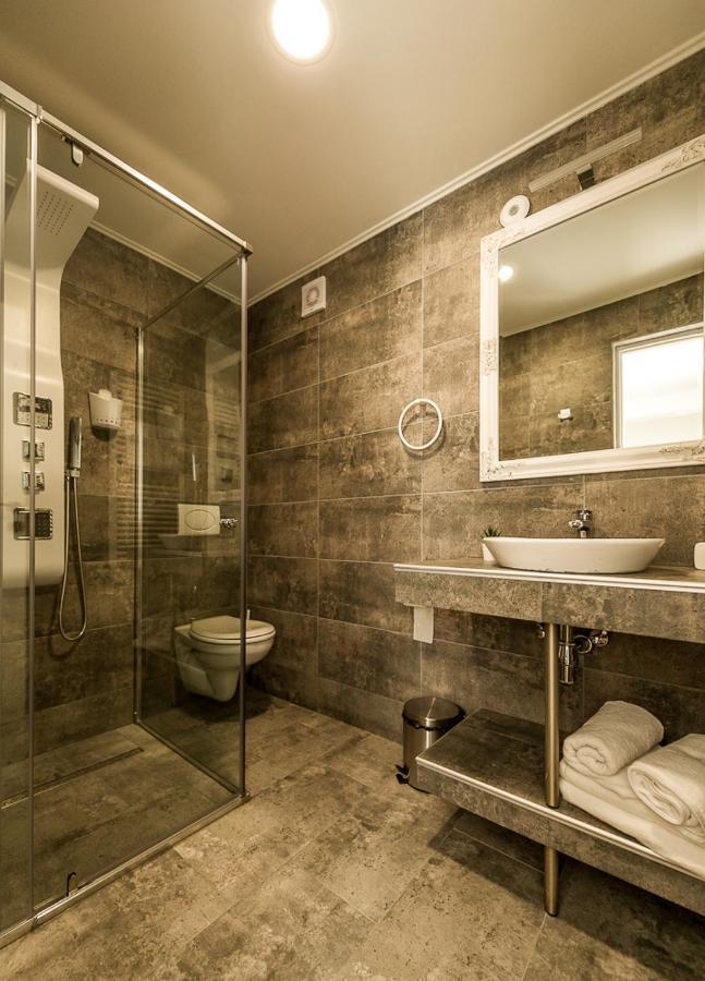 Hotel Casa Emilia à Hunedoara Extérieur photo