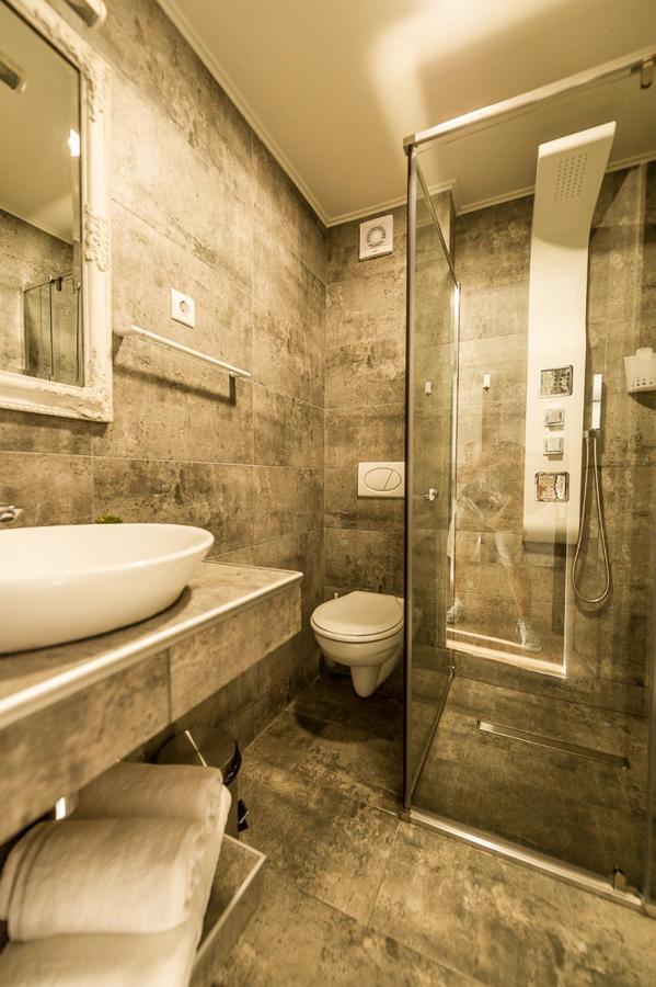 Hotel Casa Emilia à Hunedoara Extérieur photo