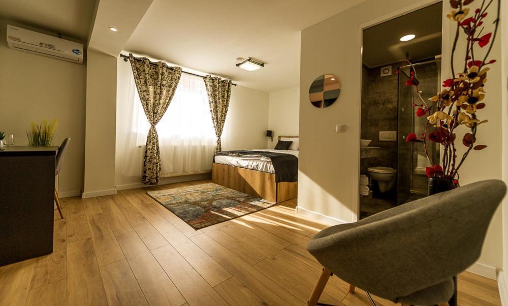 Hotel Casa Emilia à Hunedoara Extérieur photo
