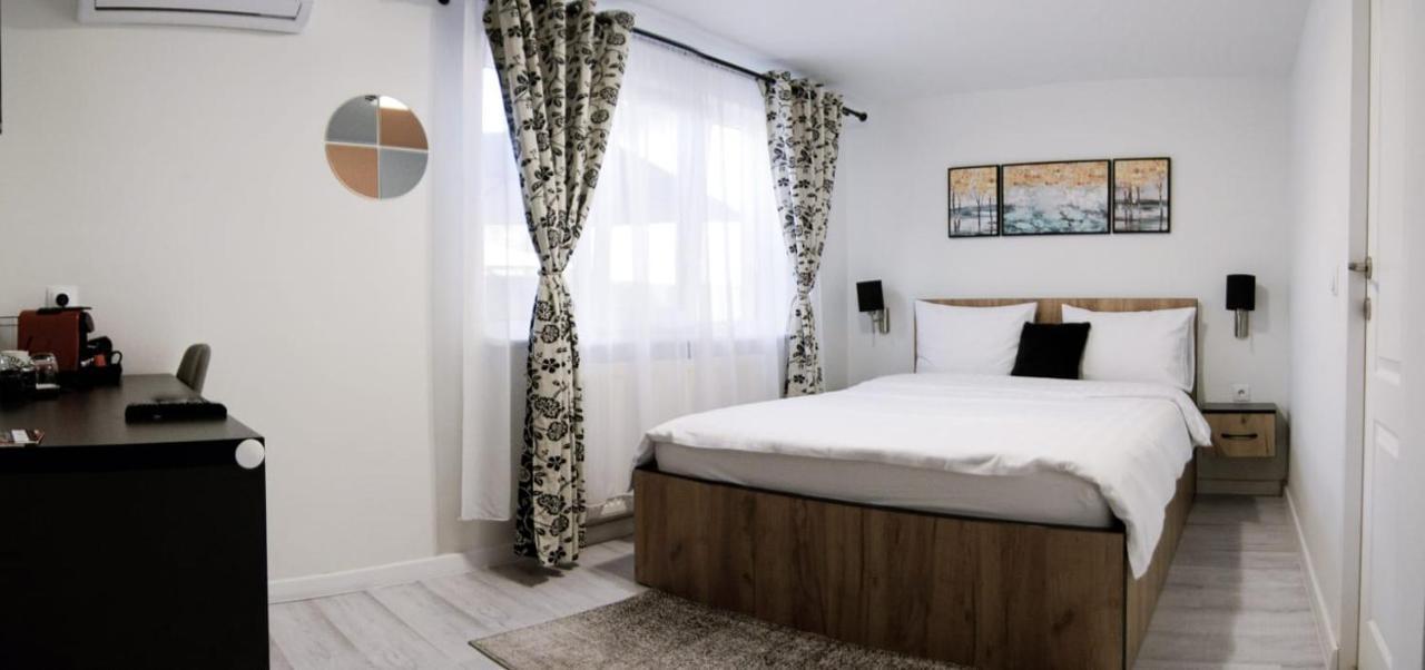 Hotel Casa Emilia à Hunedoara Extérieur photo
